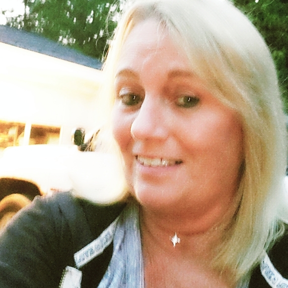 Meet your Posher, Deanna Sue - Picture 5 of 8